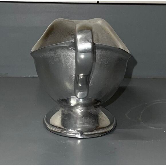 New Elegant & Functional Pewter Gravy Boat - 8" x 3.5" - Picture 4 of 5